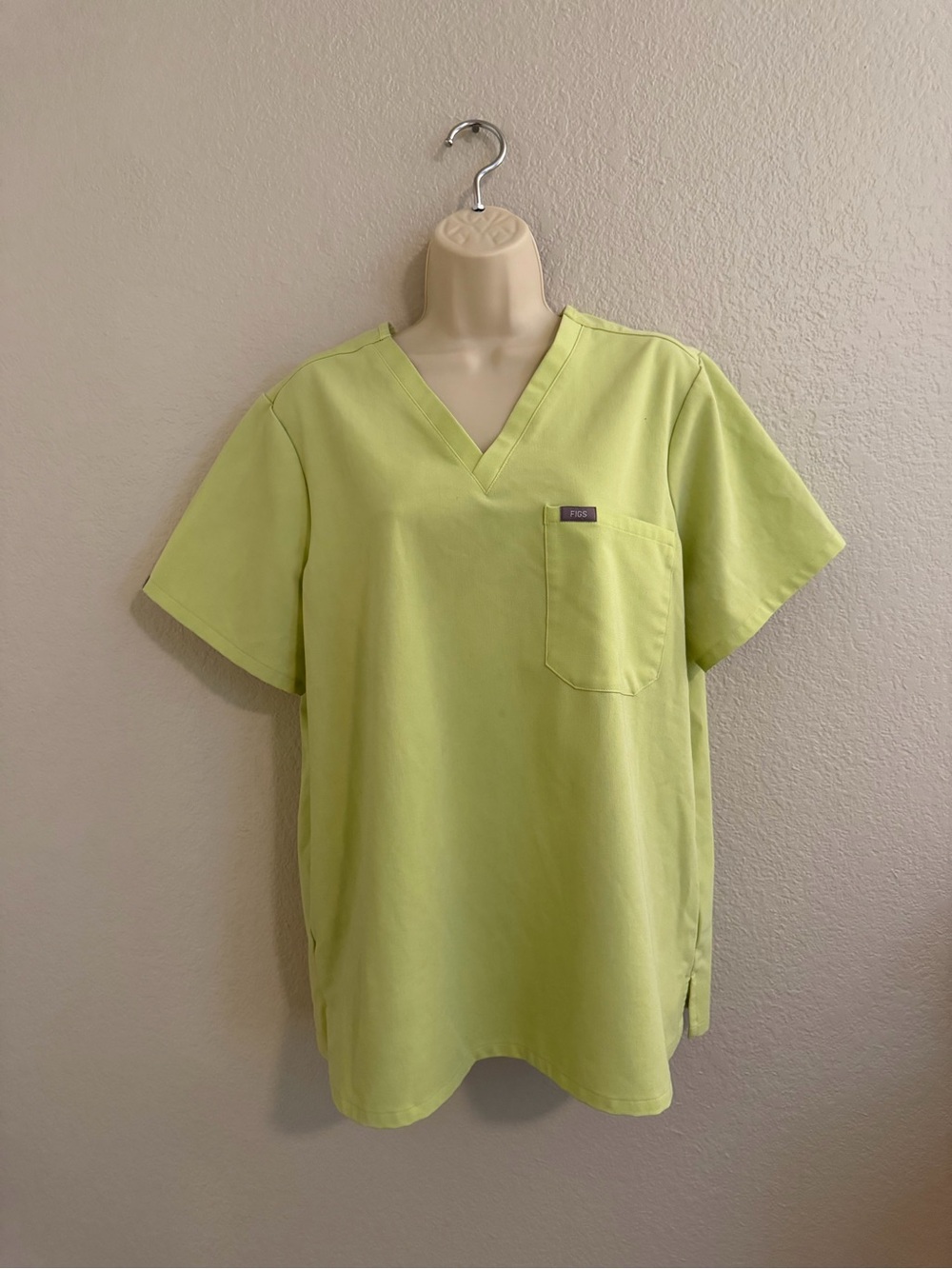 Figs Women’s Lime V-Neck Short Sleeve Scrub Top